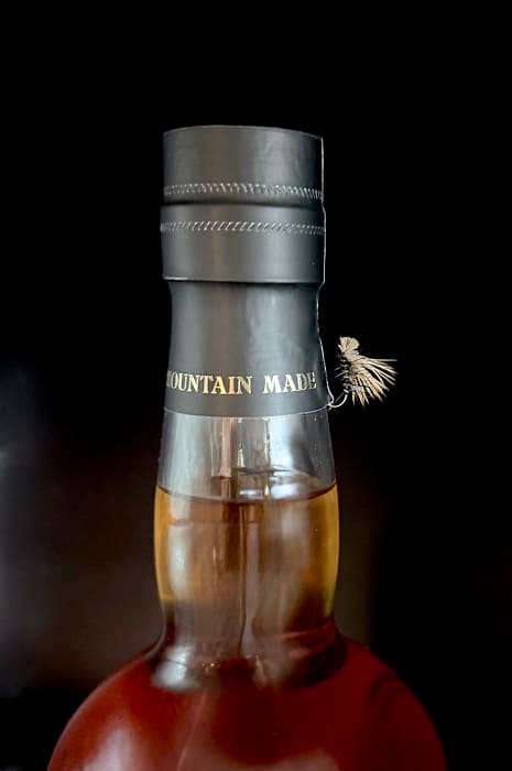 Minturn Holiday Blend bottle neck with fishing fly